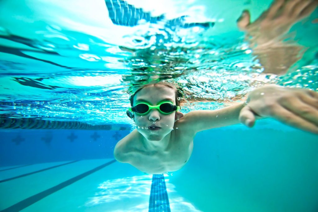 bienfaits activités extrascolaires natation Swim Stars