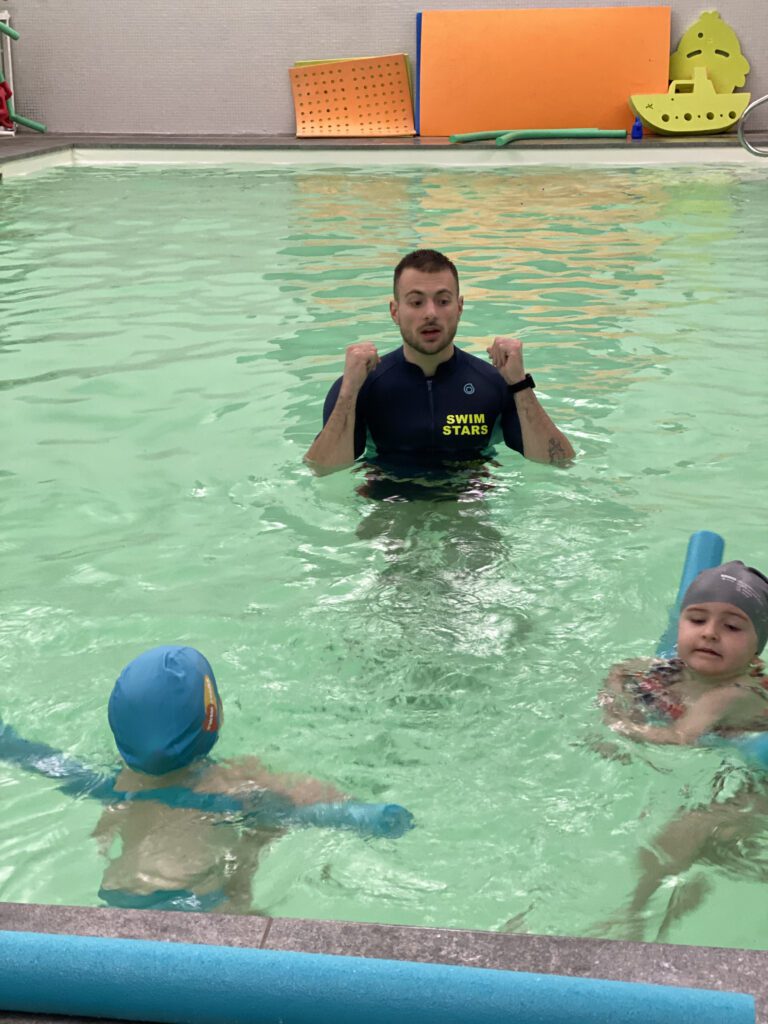 Piscine moderne pour cours de natation à Albi.