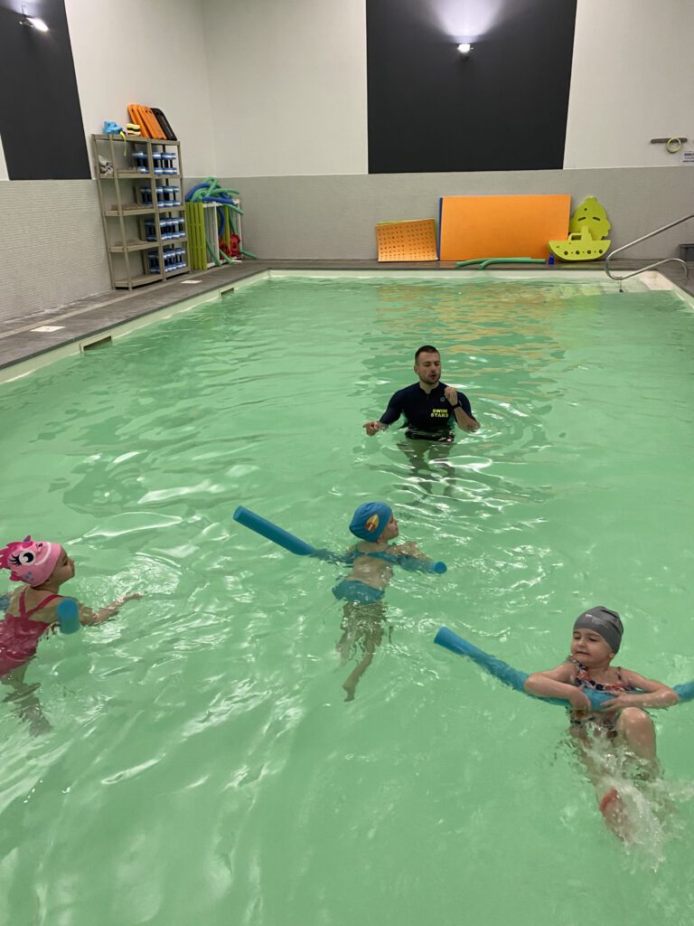 Cours de natation pour enfants à Albi.