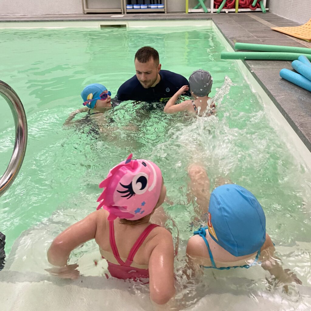 Albi : école de natation pour enfants.