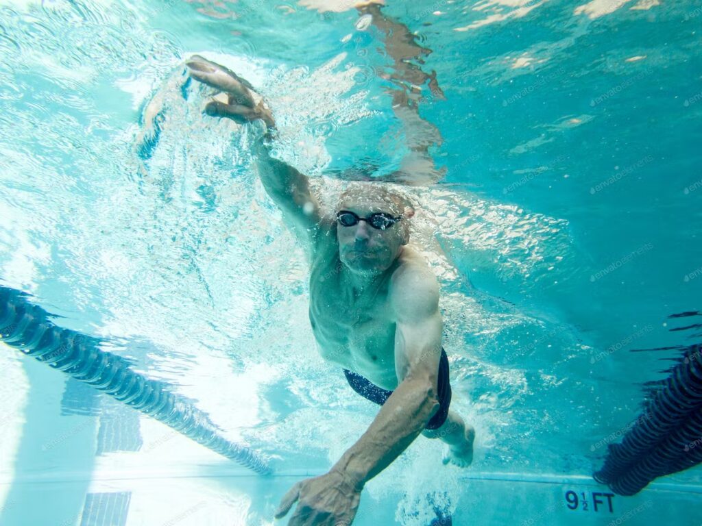 Les battements de jambes sont un élément clé du crawl de natation. Ils fournissent une propulsion importante dans l'eau qui peut contribuer à accélérer votre vitesse - Swim Stars