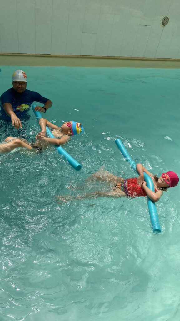 Cours de natation dans le 77 à La Ferté-Gaucher pour enfants et adultes.