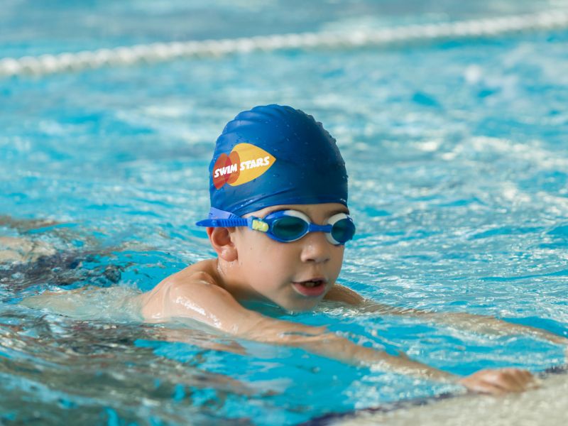 Un nageur professionnel ou débutant protéger vos cheveux de l’eau chlorée et garder votre tête au chaud - Swim Stars
