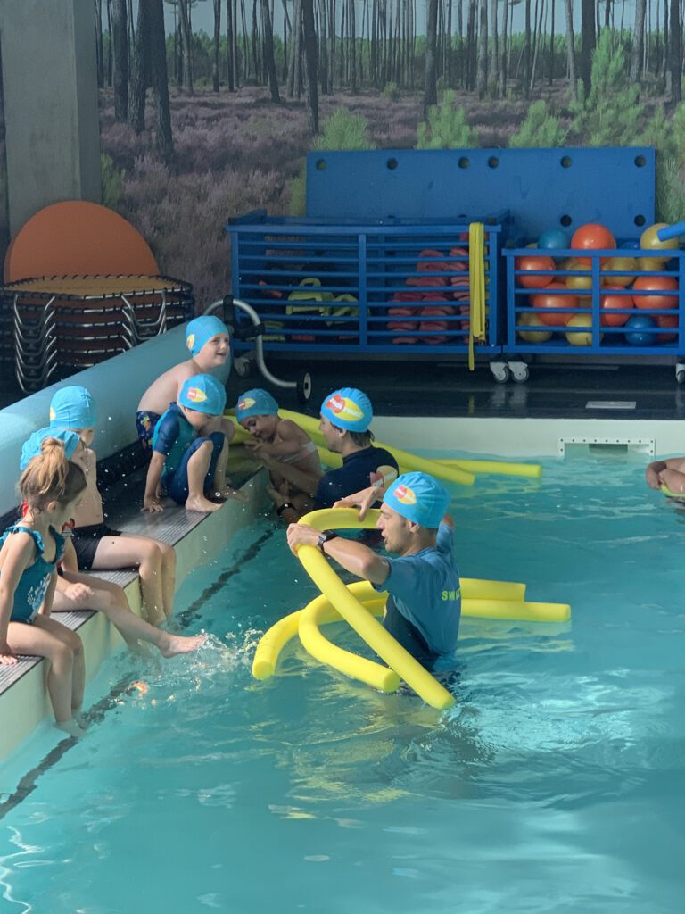 École de natation à Dax pour tous âges.