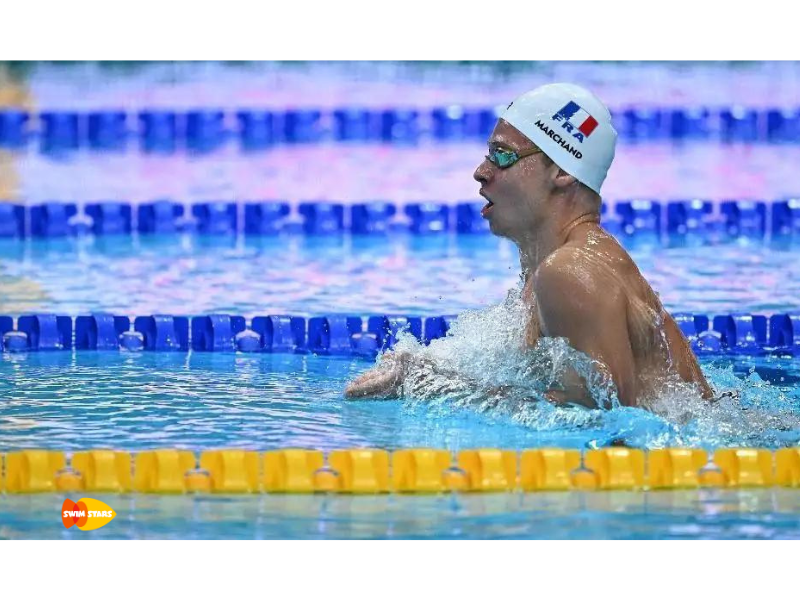 Le nageur Léon Marchand a battu son propre record de France du 200 m brasse, dimanche 11 2023 à Rennes lors des Championnats de France de natation