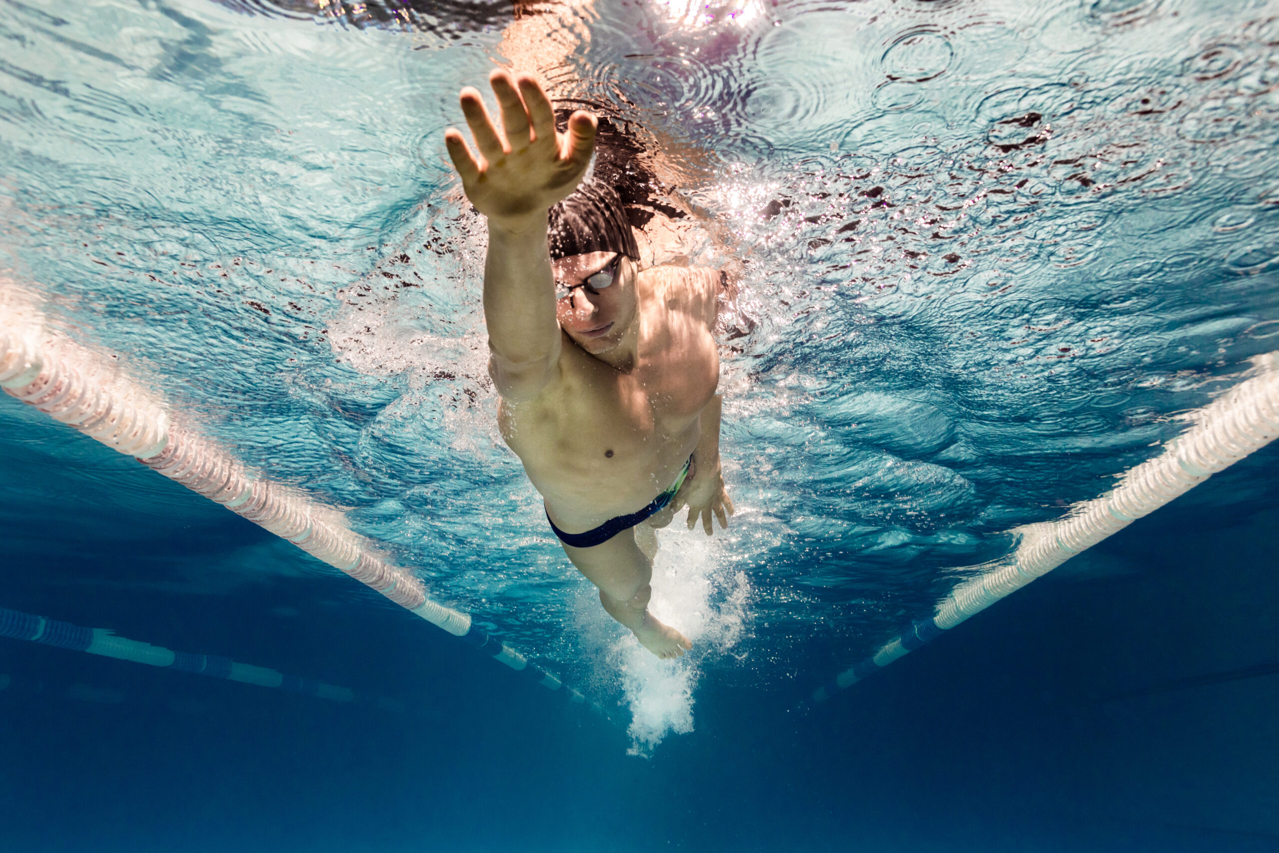 Comment nager avec des palmes  Vaincre sa peur de l'eau 